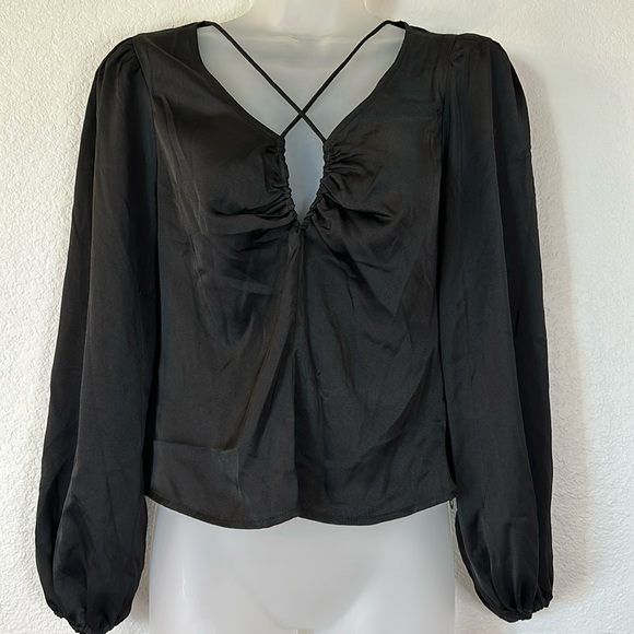 ASTR THE LABEL  Black Keyhole Cutout Top Size X-small NWT - Picture 3 of 13